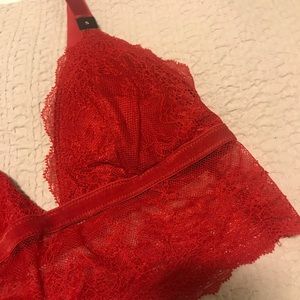 BNWT Victoria’s Secret lace bralette!